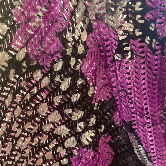 Dot’s Top - Picture 2 of 7